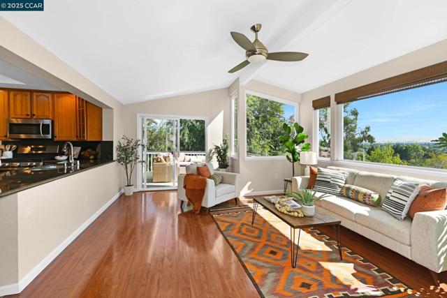 2460 Sky Rd, Walnut Creek CA: https://media.crmls.org/mediaz/faa12dcb-352c-400c-a9ae-c9b11931382f.jpg