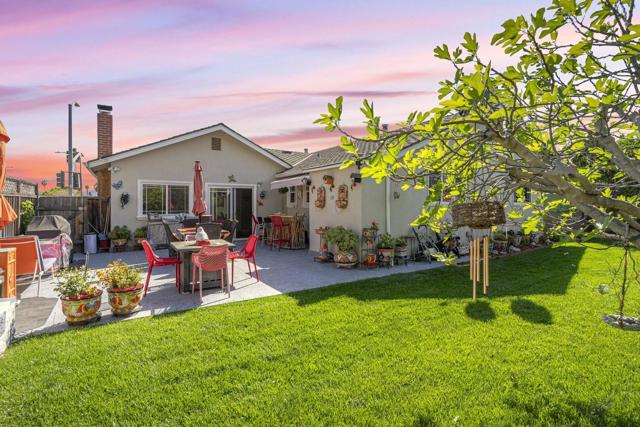 1797 W Campbell Avenue, Campbell CA: https://media.crmls.org/mediaz/faa1ac92-080c-4217-8b33-95d02e10b426.jpg