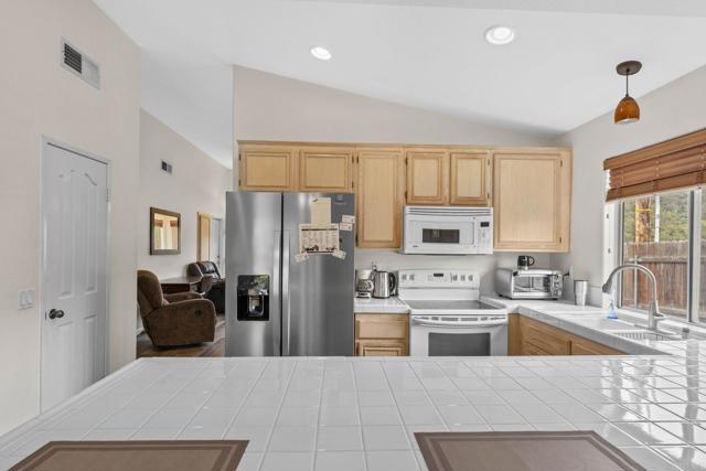Detail Gallery Image 8 of 31 For 14204 Legacy Ln, El Cajon,  CA 92021 - 3 Beds | 2 Baths