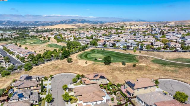 2715 Palatino Ct, Dublin CA: https://media.crmls.org/mediaz/faa27c29-4e53-4ff3-9934-a9e914e1aa3e.jpg