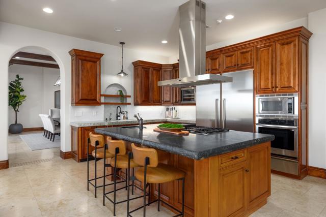 Detail Gallery Image 11 of 31 For 8136 Entrada De Luz, San Diego,  CA 92127 - 5 Beds | 5/2 Baths