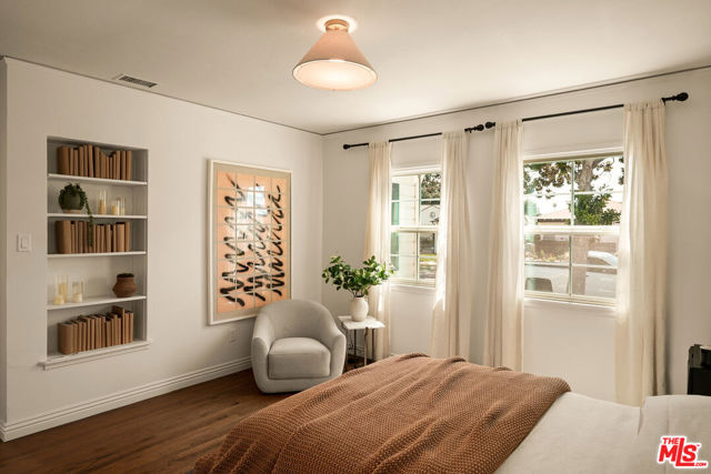 3860 Hepburn Avenue, Los Angeles CA: https://media.crmls.org/mediaz/faa2e341-578f-427a-be10-3a89fec71941.jpg