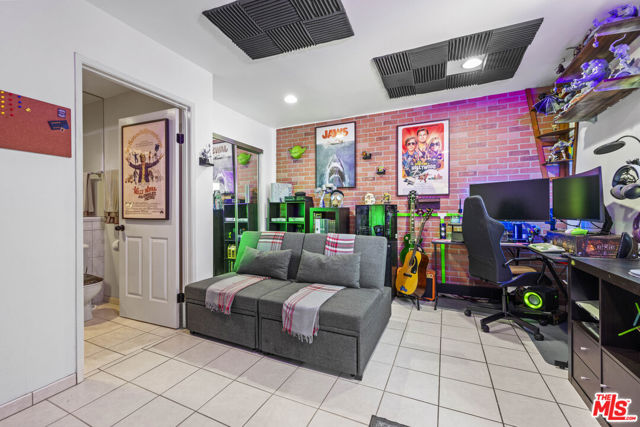 21683 Wo He Lo Trail, Chatsworth CA: https://media.crmls.org/mediaz/faa316ff-fd88-46b2-b62e-4de79835570c.jpg