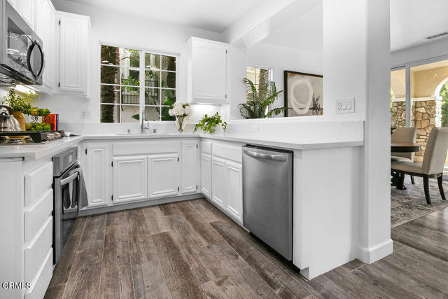 Detail Gallery Image 21 of 54 For 3412 Rockhampton Dr, Camarillo,  CA 93012 - 3 Beds | 3/1 Baths