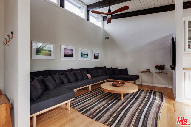 3629 Serra Road, Malibu CA: https://media.crmls.org/mediaz/faa442c0-a2fe-488d-b77d-8e1ec23ef048.jpg