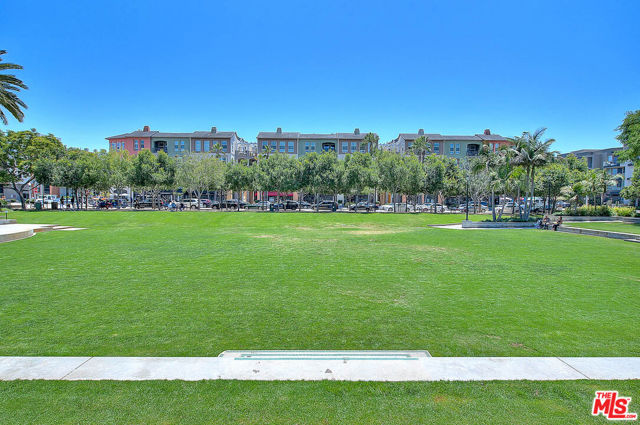 13020 Pacific, Playa Vista CA: https://media.crmls.org/mediaz/faa47c73-19dd-4356-be05-cfed098ac0dc.jpg