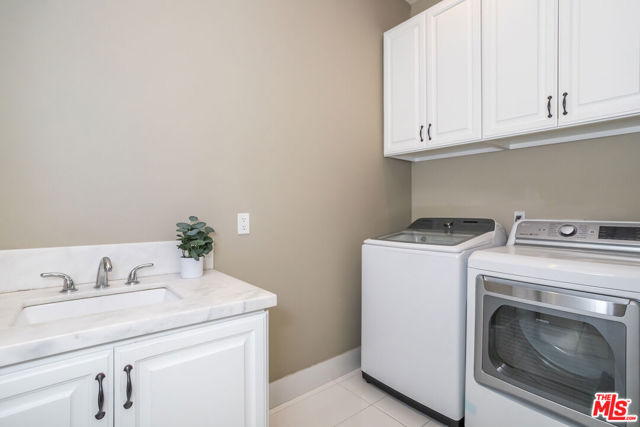 4728 Vesper Avenue, Sherman Oaks CA: https://media.crmls.org/mediaz/faa49e7e-5348-43ca-84c3-1592f7c7e30d.jpg
