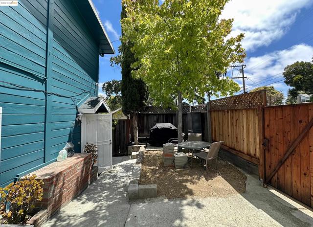 933 Kentucky St, Vallejo CA: https://media.crmls.org/mediaz/faa50182-8c14-4e0a-8f0f-7fde89257c2c.jpg