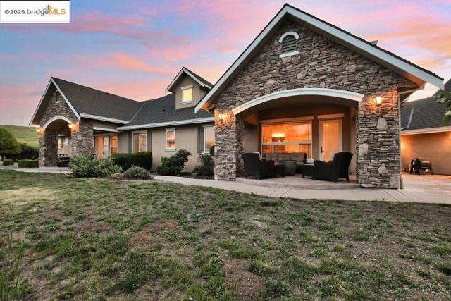 9050 Deer Valley Rd, Brentwood CA: https://media.crmls.org/mediaz/faa53048-ce77-4dfb-8b0d-a53e4fa8d0be.jpg