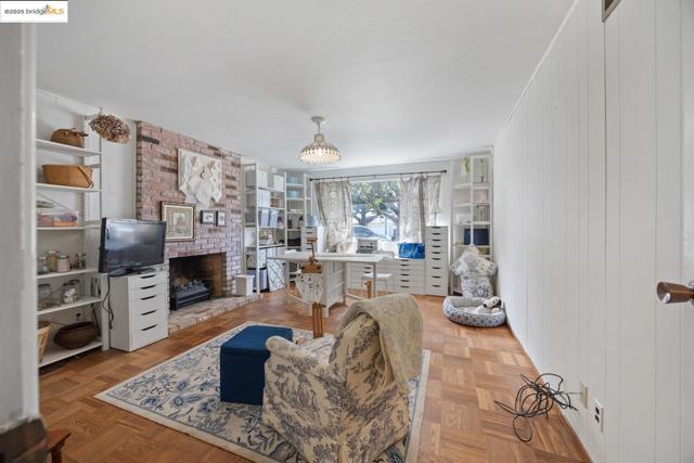 2821 Erin CT, Richmond CA: https://media.crmls.org/mediaz/faa57310-1080-4b77-a155-97578d2e818b.jpg