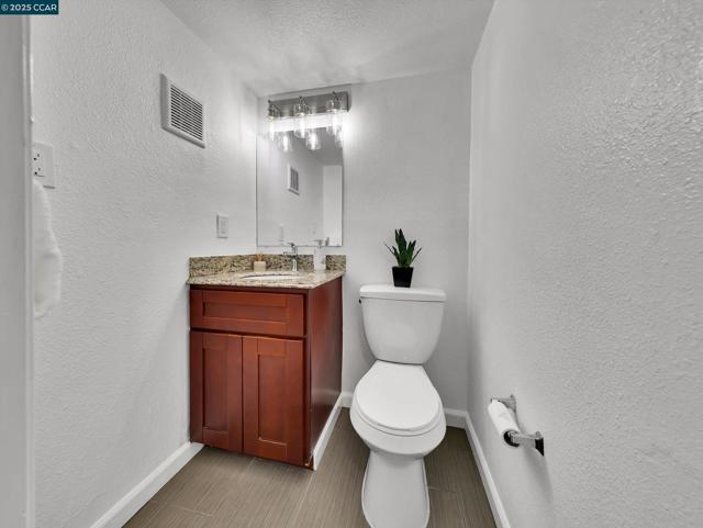 2033 Sierra Rd, Concord CA: https://media.crmls.org/mediaz/faa59fb9-1aeb-4f70-a413-0979e2822453.jpg