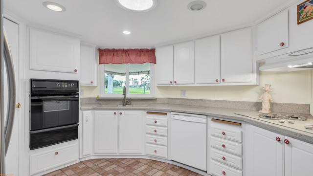 Image 7 of 36 For 15500 Bubbling Wells Road 275