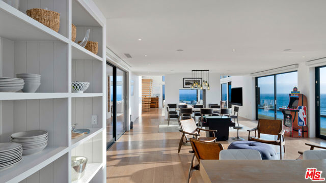 6463 Surfside Way, Malibu CA: https://media.crmls.org/mediaz/faa62e0c-82ef-41f3-afe6-8773685affdd.jpg