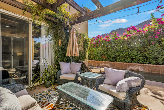 54175 Avenida Madero, La Quinta CA: https://media.crmls.org/mediaz/faa64593-4ffa-4f48-82fb-11d7141d72b0.jpg