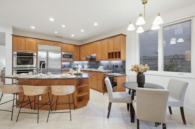 5448 Caminito Bayo, La Jolla CA: https://media.crmls.org/mediaz/faa68ad3-3257-4383-9e40-94e3b3757d76.jpg