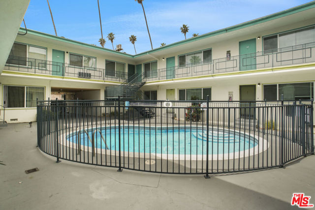 400 S Mariposa Avenue, Los Angeles CA: https://media.crmls.org/mediaz/faa6b9a2-1cd9-43e3-a2fa-f4e6d6c15d6e.jpg