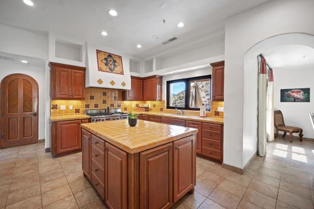 72275 Upper W Way, Palm Desert CA: https://media.crmls.org/mediaz/faa6e200-a0d7-4945-854f-0c5ef9389333.jpg