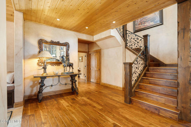 32310 Hummingbird Court, Running Springs CA: https://media.crmls.org/mediaz/faa77e28-bdc9-4bcd-b0b7-bf6e3bd5483b.jpg