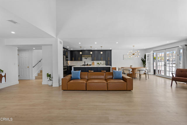 Detail Gallery Image 9 of 46 For 3960 W Hemlock St, Oxnard,  CA 93035 - 4 Beds | 3 Baths