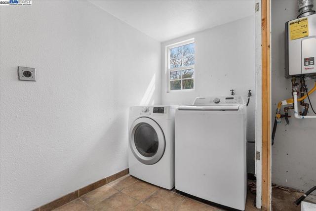 24753 Willimet Way, Hayward CA: https://media.crmls.org/mediaz/faa8030b-5c46-41fe-bbe5-7a85fc649a3e.jpg