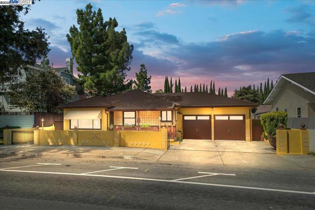 41351 Fremont Blvd, Fremont CA: https://media.crmls.org/mediaz/faa8b531-5138-462f-a195-388f7c4299e5.jpg