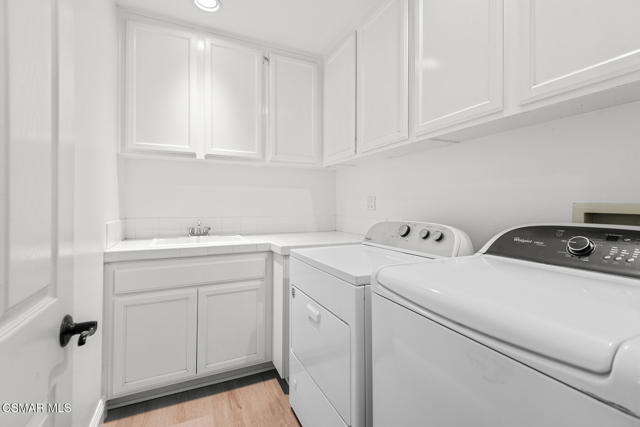 213 Heath Meadow Court, Simi Valley CA: https://media.crmls.org/mediaz/faa90c5f-f02c-46f6-a91b-0df8cb0f96bc.jpg