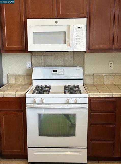 389 Black Rock Street, Brentwood CA: https://media.crmls.org/mediaz/faa9240f-4a78-4461-83f9-0cbaaf9c4765.jpg