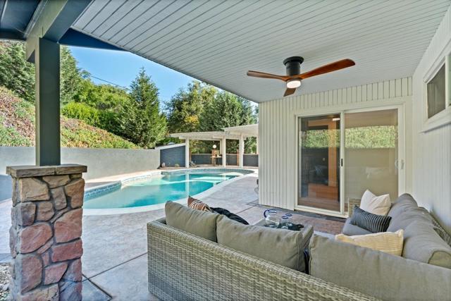 4911 Beaumont Dr, La Mesa CA: https://media.crmls.org/mediaz/faa9b52b-3e54-4bbf-bfb9-2ccae1f4736d.jpg