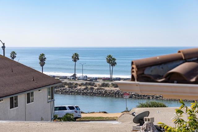 238 Date Ave, Carlsbad CA: https://media.crmls.org/mediaz/faa9e66c-5d47-4c07-848e-cb21cf98f319.jpg