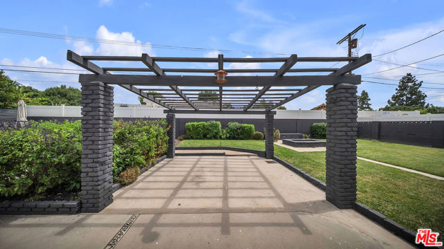 10326 Gothic Avenue, Granada Hills CA: https://media.crmls.org/mediaz/faaa2b34-e810-4799-bc9a-ec52ad79a73b.jpg