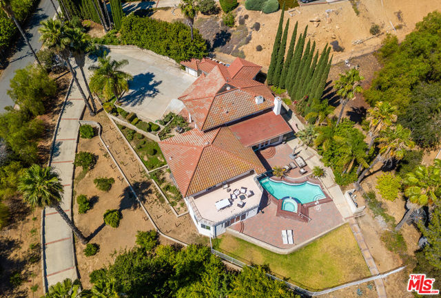 2357 Knob Hill Drive, Riverside CA: https://media.crmls.org/mediaz/faaa3449-9356-4e77-a788-24f09df249d2.jpg