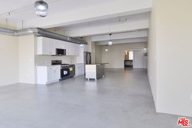 849 S Broadway, Los Angeles CA: https://media.crmls.org/mediaz/faaa3d87-2ba1-4449-b88f-58bac5713b6b.jpg