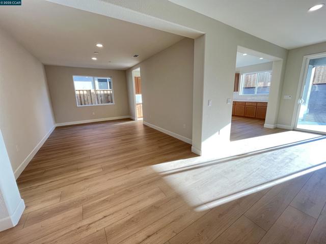 297 Eagle Nest Drive, Oakley CA: https://media.crmls.org/mediaz/faaa4874-bf67-44bf-95c4-c19fccbbc456.jpg