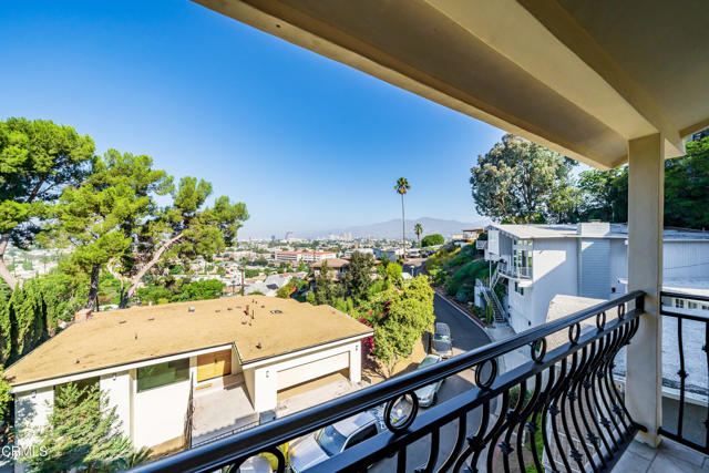 Detail Gallery Image 7 of 43 For 1118 Oberlin Dr, Glendale,  CA 91205 - 3 Beds | 2/1 Baths