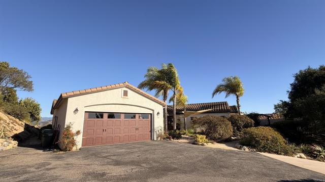 1707 Santa Margarita Drive, Fallbrook CA: https://media.crmls.org/mediaz/faaa8719-2c30-4e67-8486-a3ede1ad051f.jpg