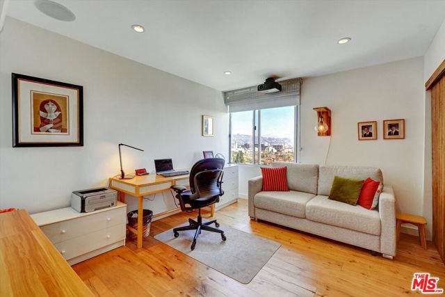 2160 Century Park East, Los Angeles CA: https://media.crmls.org/mediaz/faaaf1ff-9be5-4688-900f-9d7464cbf1ef.jpg