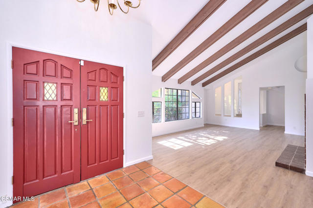 751 Wildwood Avenue, Thousand Oaks CA: https://media.crmls.org/mediaz/faab253b-6560-47e6-8294-64311e187009.jpg