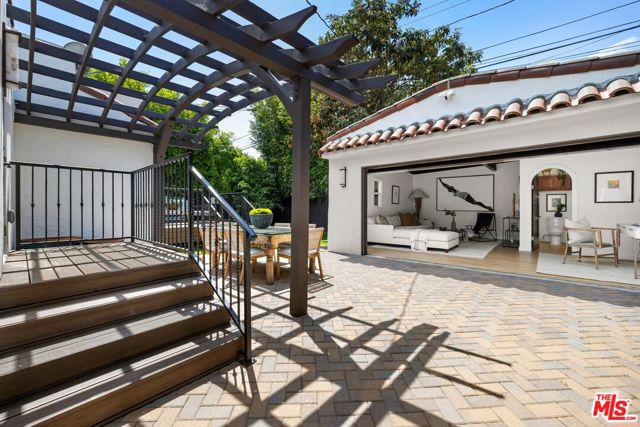 6410 Drexel Avenue, Los Angeles CA: https://media.crmls.org/mediaz/faab434e-983b-41f0-9925-09696947577a.jpg