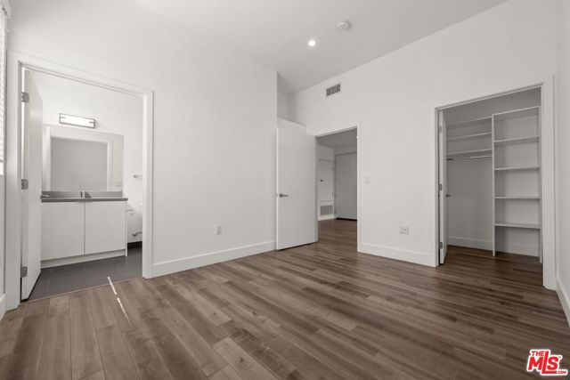 1215 S Bedford Avenue, Los Angeles CA: https://media.crmls.org/mediaz/faab6d8a-f5d7-432d-a770-0da1b1060e26.jpg
