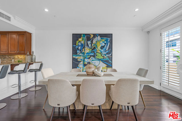 143 N Arnaz Drive, Beverly Hills CA: https://media.crmls.org/mediaz/faaba9b8-456d-4e3b-9d45-7dffd9a42bbf.jpg