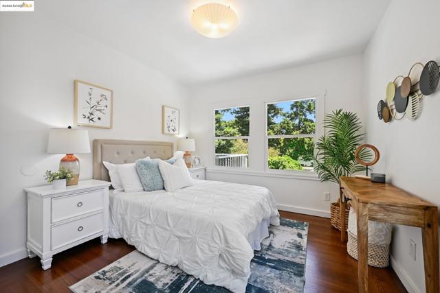 3316 Coolidge Ave, Oakland CA: https://media.crmls.org/mediaz/faabbe72-7efa-4d92-af6f-62e648a1e51c.jpg