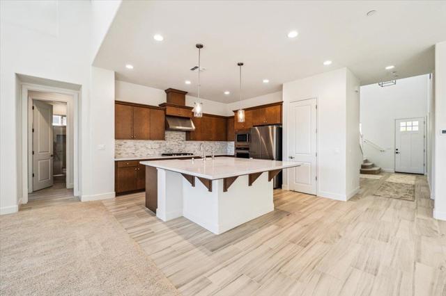 465 Russell Way, Marina CA: https://media.crmls.org/mediaz/faace0b2-a03d-4f5a-8504-b7bb605fecba.jpg