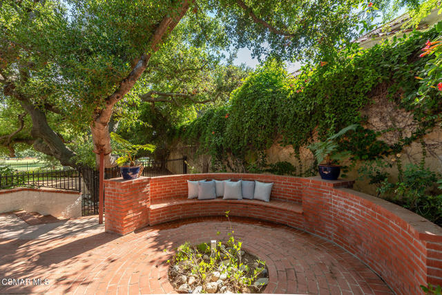 4498 Rayburn Street, Westlake Village CA: https://media.crmls.org/mediaz/faad479d-541c-44fd-9d3e-13deae9f3490.jpg