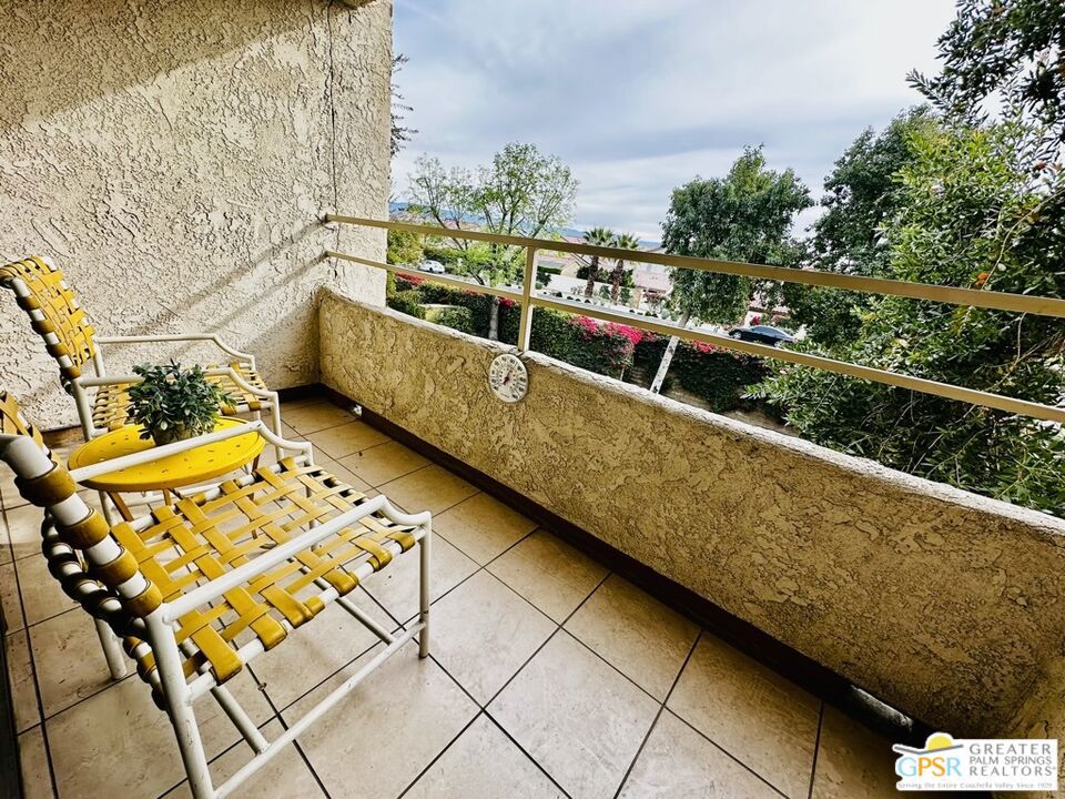 https://media.crmls.org/mediaz/faaeea22-d476-4112-a242-717ecf671129.jpg?preset=X-Large