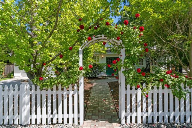 949 Wing Place, Stanford CA: https://media.crmls.org/mediaz/faaefa3f-f4db-4788-9a5d-96e1300422ad.jpg