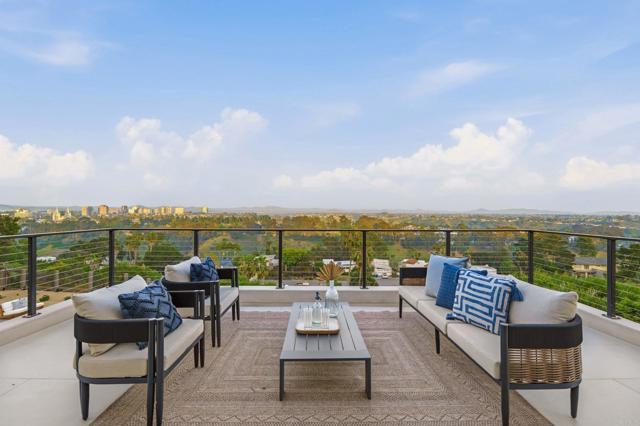 Detail Gallery Image 49 of 72 For 8341 La Jolla Scenic Dr, La Jolla,  CA 92037 - 5 Beds | 5/1 Baths