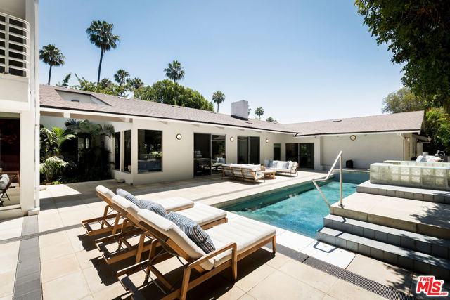 811 N Hillcrest Road, Beverly Hills CA: https://media.crmls.org/mediaz/faaf1888-8c8f-4c3e-aae9-af1d8ba3c8d5.jpg
