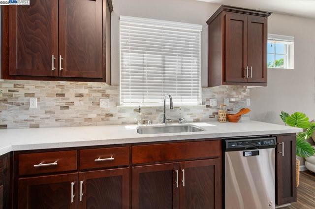 397 Baja Ct, Brentwood CA: https://media.crmls.org/mediaz/faaf45fd-33c5-43b4-906b-084f2b4da28f.jpg