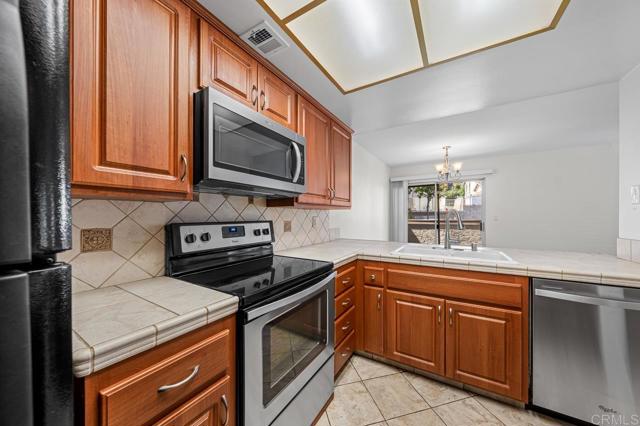 Detail Gallery Image 9 of 23 For 5430 Baltimore Dr #16,  La Mesa,  CA 91942 - 3 Beds | 2/1 Baths