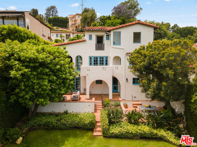 3716 Effingham Place, Los Angeles CA: https://media.crmls.org/mediaz/faafd5cc-2a84-418e-8c13-38a74916b363.jpg